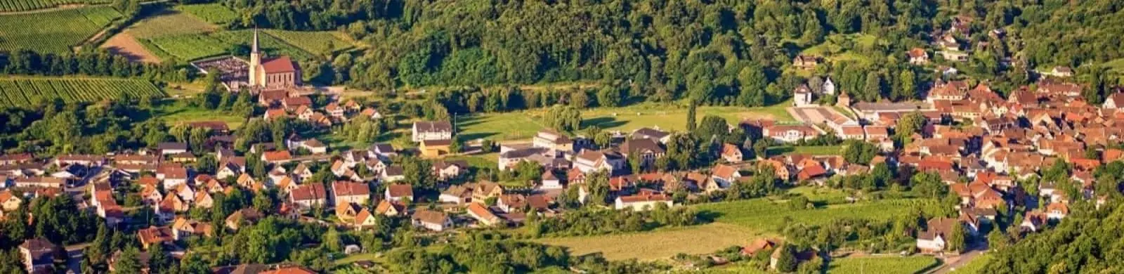 Andlau — Abbaye bénédictine du VIIIe siècle et trois grands crus : Kastelberg, Wiebelsberg, Moenchberg
