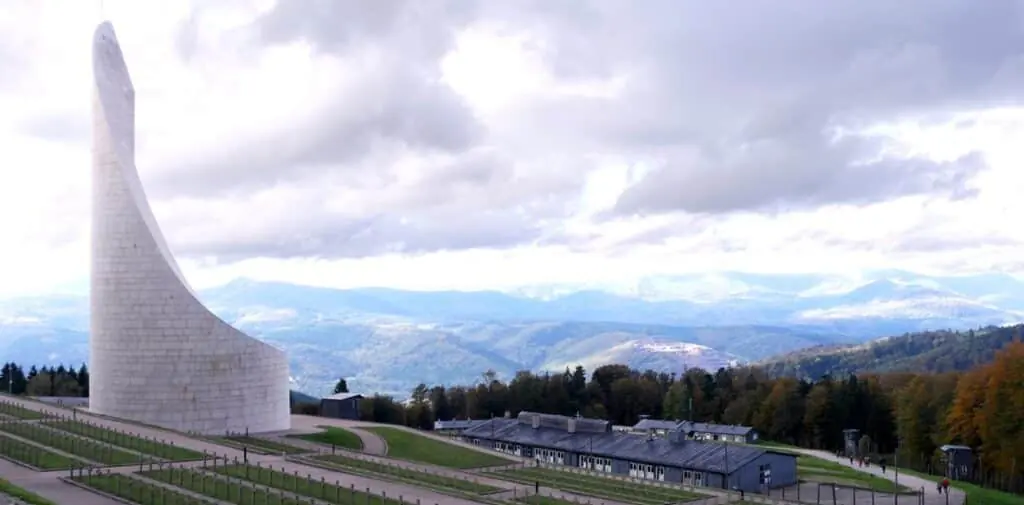Vue générale du camp du Struthof à 800 m d'altitude dans les Vosges alsaciennes — site classé monument historique
